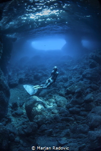 Diving Vis caves by Marjan Radovic 